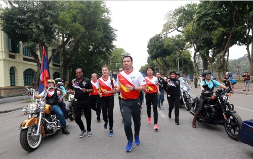 Vietnam hosts relay run ahead of Sea Games 29 and Para Games 9 - ảnh 1